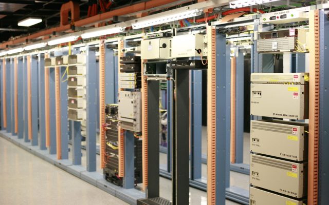 Hosting vs VPS vs server propriu: ce alegi pentru site-ul tău