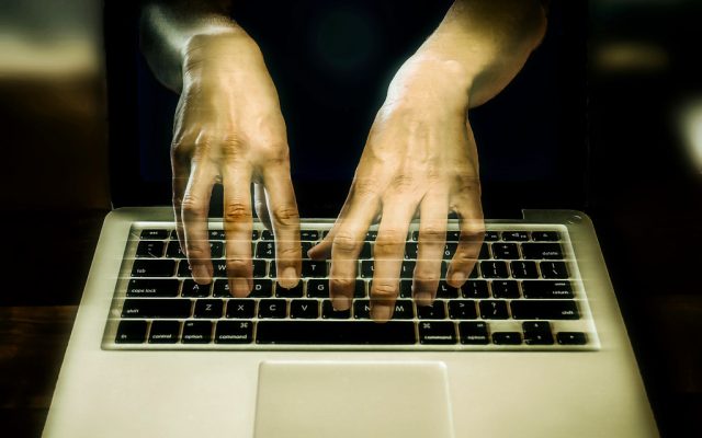 Cum să îți protejezi investițiile crypto de hackeri