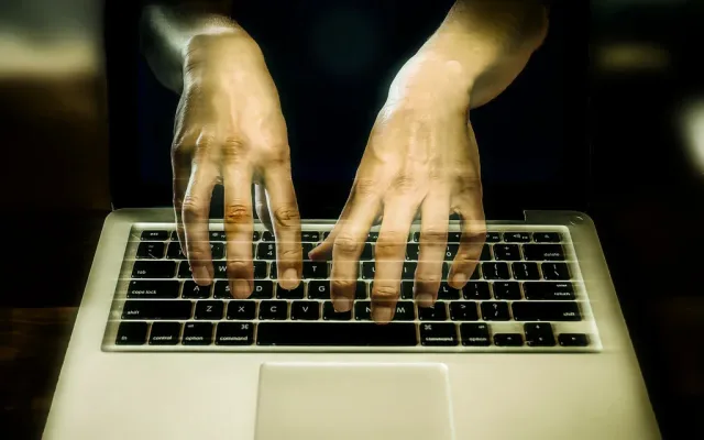 Cum să îți protejezi investițiile crypto de hackeri