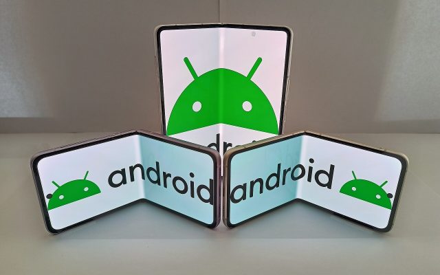 Telefoanele pliabile în 2026: merită sau nu investiția?